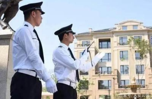 如果客户需要在特定区域进行长期的安保，我们能提供长期合同服务吗？
